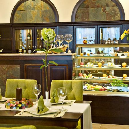 Hotel Prezydencki 4-Star เชชูฟ ภายนอก รูปภาพ