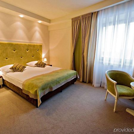 Hotel Prezydencki 4-Star เชชูฟ ห้อง รูปภาพ