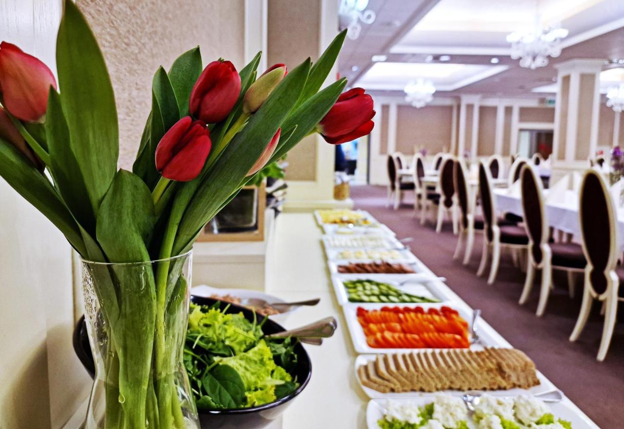 Hotel Prezydencki 4-Star เชชูฟ ภายนอก รูปภาพ