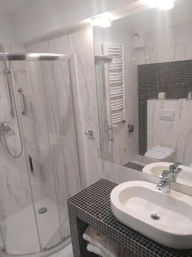 Hotel Prezydencki 4-Star เชชูฟ ภายนอก รูปภาพ