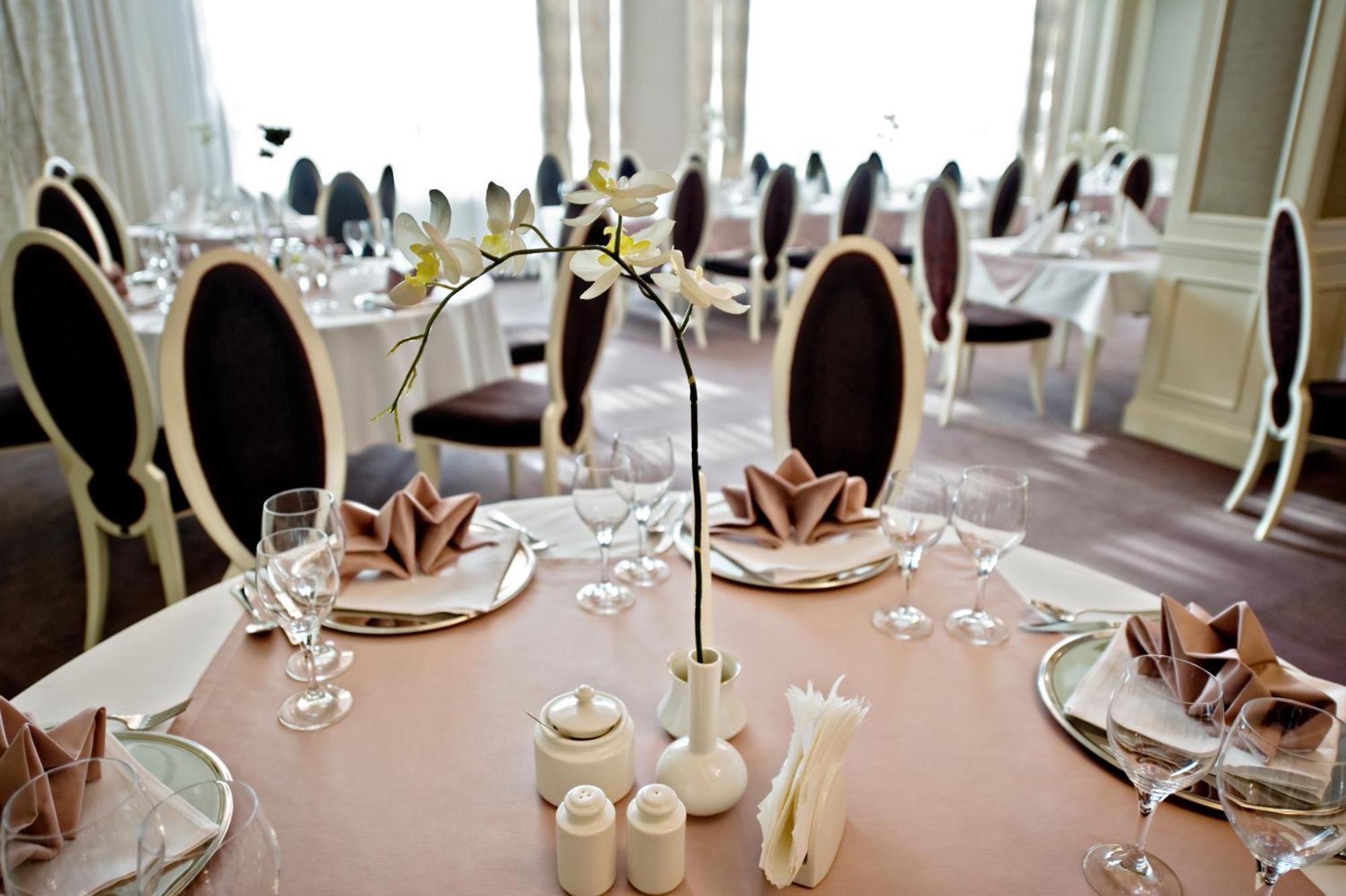 Hotel Prezydencki 4-Star เชชูฟ ภายนอก รูปภาพ