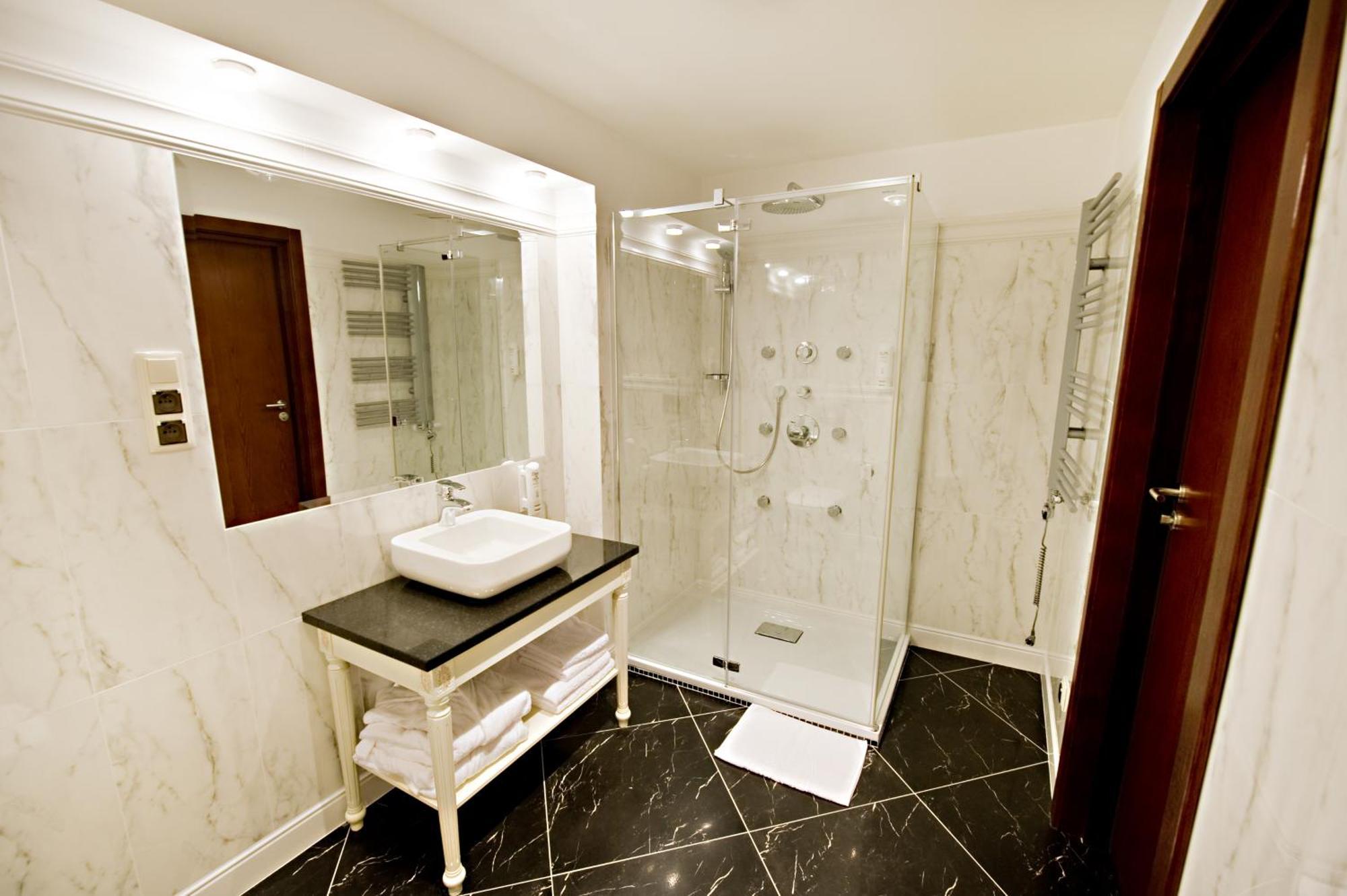 Hotel Prezydencki 4-Star เชชูฟ ภายนอก รูปภาพ
