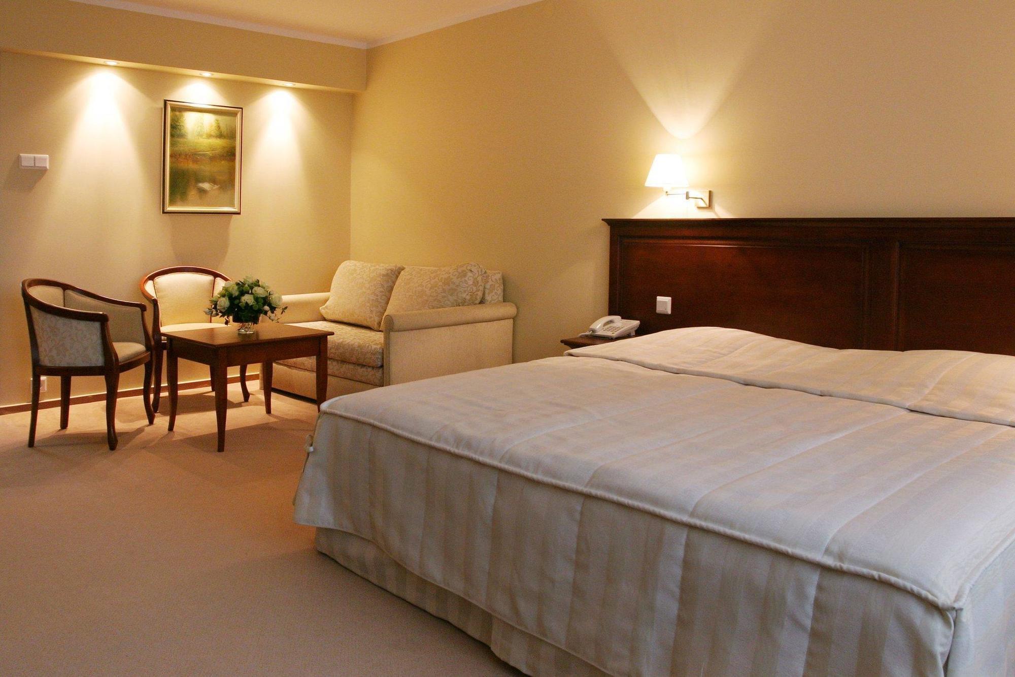 Hotel Prezydencki 4-Star เชชูฟ ห้อง รูปภาพ