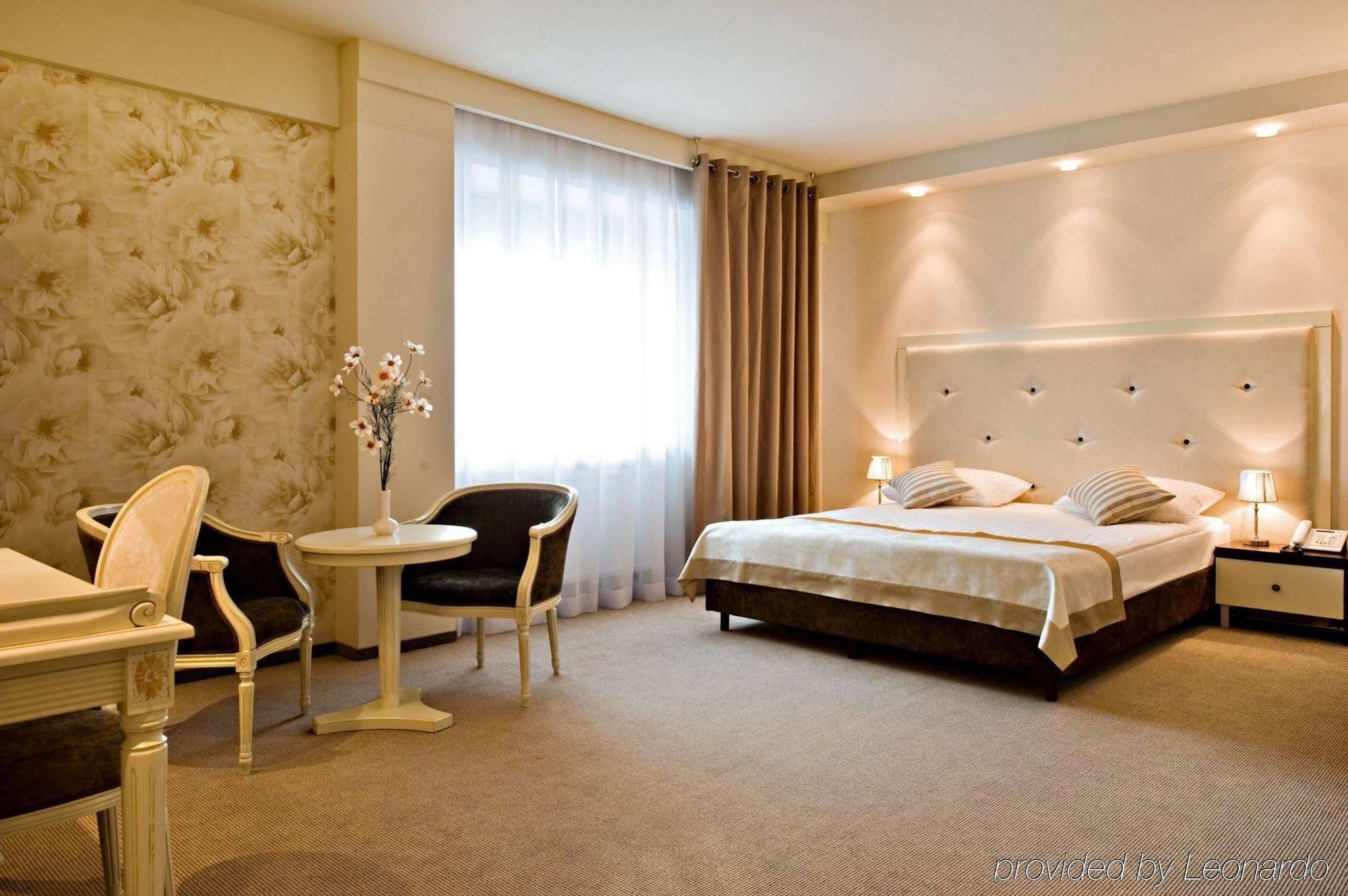 Hotel Prezydencki 4-Star เชชูฟ ห้อง รูปภาพ
