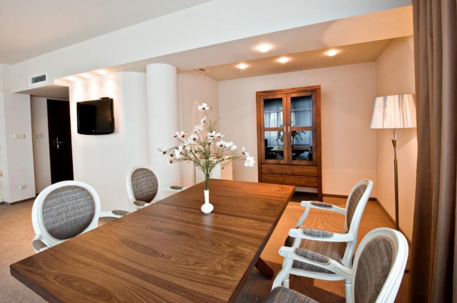Hotel Prezydencki 4-Star เชชูฟ ภายนอก รูปภาพ